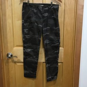 BOGO Artisan Crafted green camouflage pants siz…